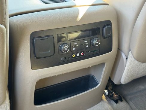 Used 2015 GMC Yukon XL SLT w/ Open Road Package image 17