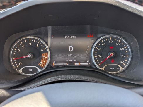 Used 2019 Jeep Renegade Trailhawk w/ LED Lighting Group AWD/4WD image 11