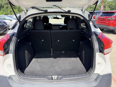 Used 2018 Nissan Kicks SV FWD image 25