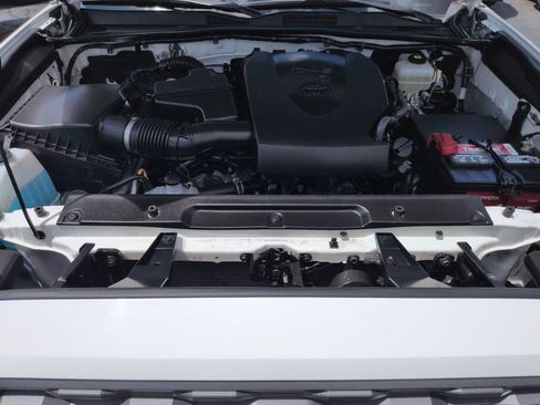 Used 2021 Toyota Tacoma TRD Off-Road AWD/4WD image 22