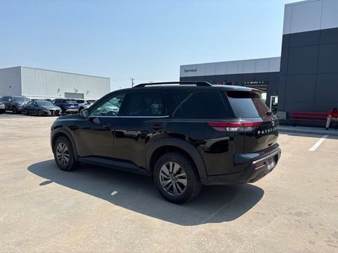 Used 2025 Nissan Pathfinder SV AWD/4WD image 4