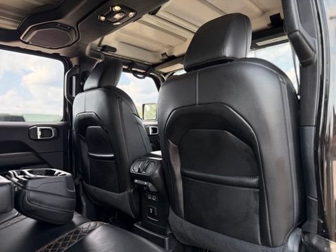 Used 2021 Jeep Wrangler Unlimited Sahara AWD/4WD image 16