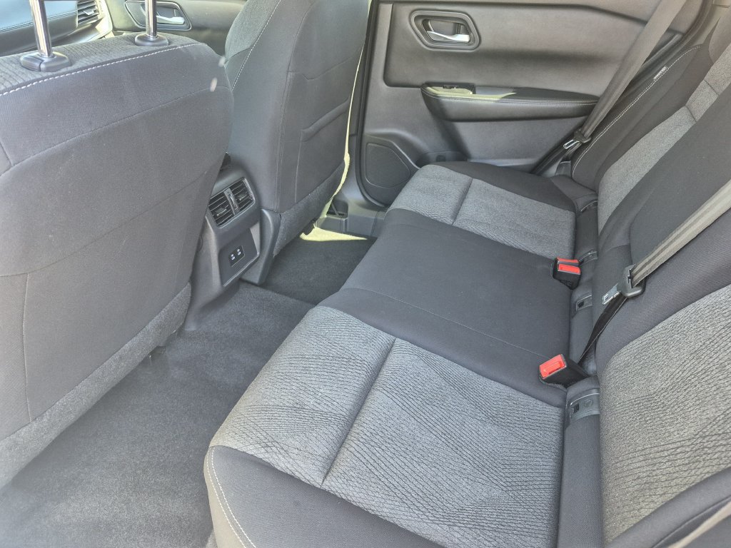 Used 2024 Nissan Rogue SV AWD/4WD image 13