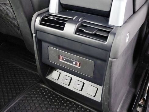 Used 2023 Land Rover Defender 90 S image 51