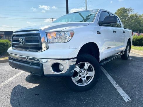 Used 2013 Toyota Tundra 4x4 CrewMax image 3