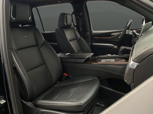 Used 2024 Cadillac Escalade ESV Luxury AWD/4WD image 23