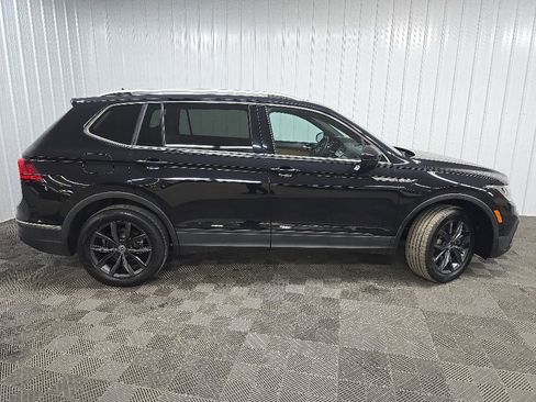 Used 2023 Volkswagen Tiguan SE AWD/4WD image 2
