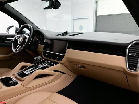 Certified 2023 Porsche Cayenne Coupe AWD/4WD image 19