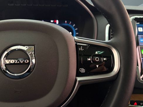 Used 2025 Volvo XC90 B6 Plus image 27