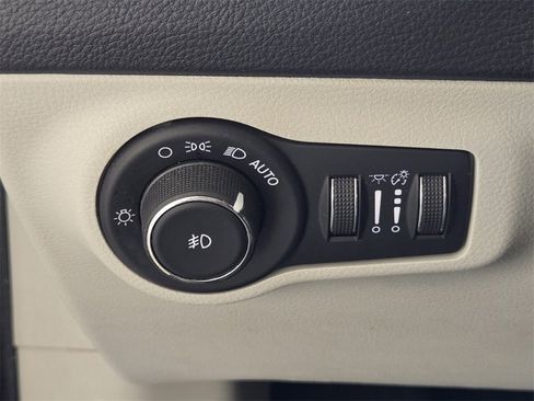 Used 2018 Jeep Compass Latitude image 27