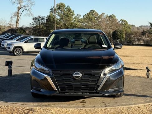Used 2024 Nissan Altima 2.5 SV image 2