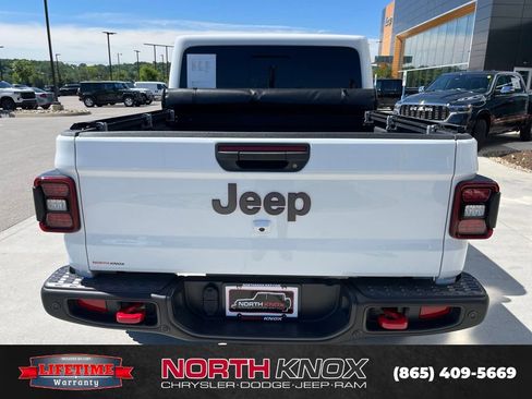 Used 2024 Jeep Gladiator Rubicon AWD/4WD image 20