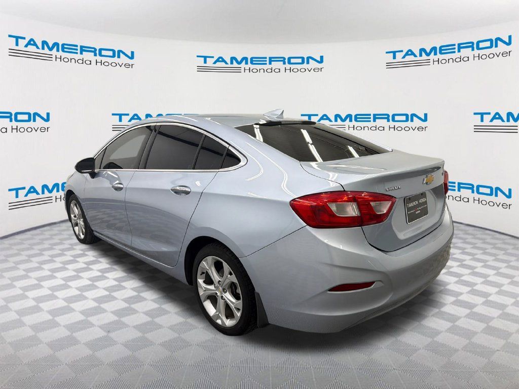 Used 2017 Chevrolet Cruze Premier FWD image 3