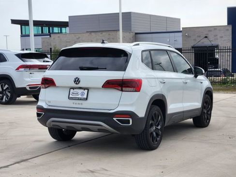 New 2024 Volkswagen Taos SE image 4
