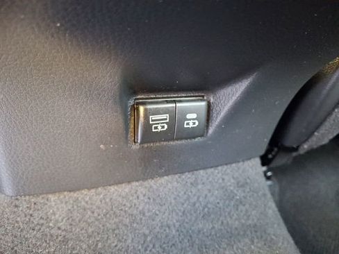 Used 2025 Toyota Camry LE image 11