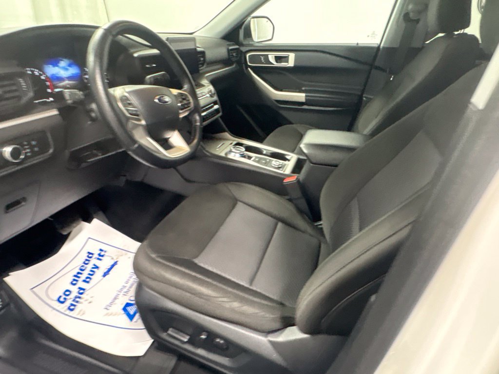 Used 2023 Ford Explorer XLT AWD/4WD image 23