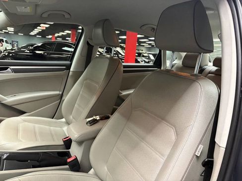 Used 2017 Volkswagen Passat 1.8T R-Line image 24