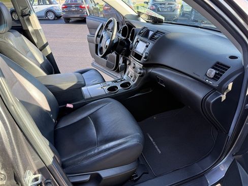 Used 2013 Toyota Highlander SE AWD/4WD image 10