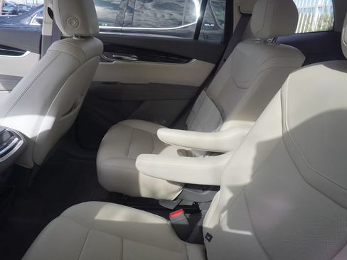 Certified 2025 Cadillac XT6 Premium Luxury FWD image 9