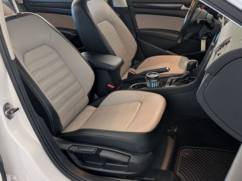 Used 2014 Volkswagen Passat 1.8T Sport image 12