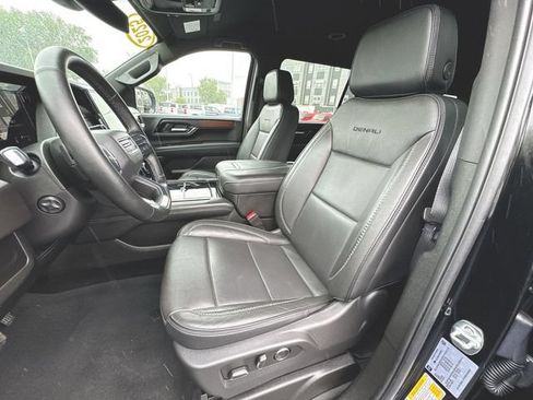 Used 2025 GMC Yukon XL Denali AWD/4WD image 19