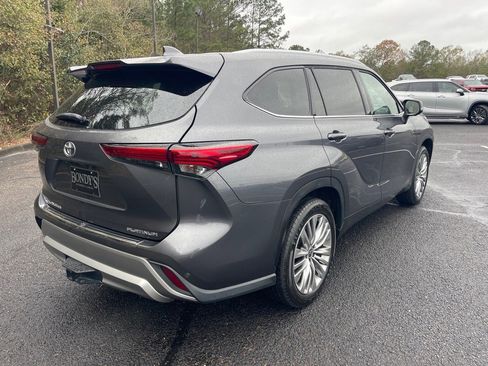 Used 2023 Toyota Highlander Platinum image 17