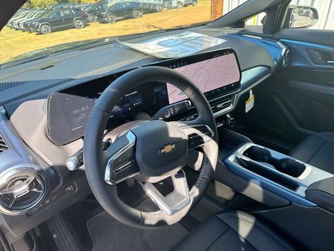 New 2026 Chevrolet Equinox EV LT image 30