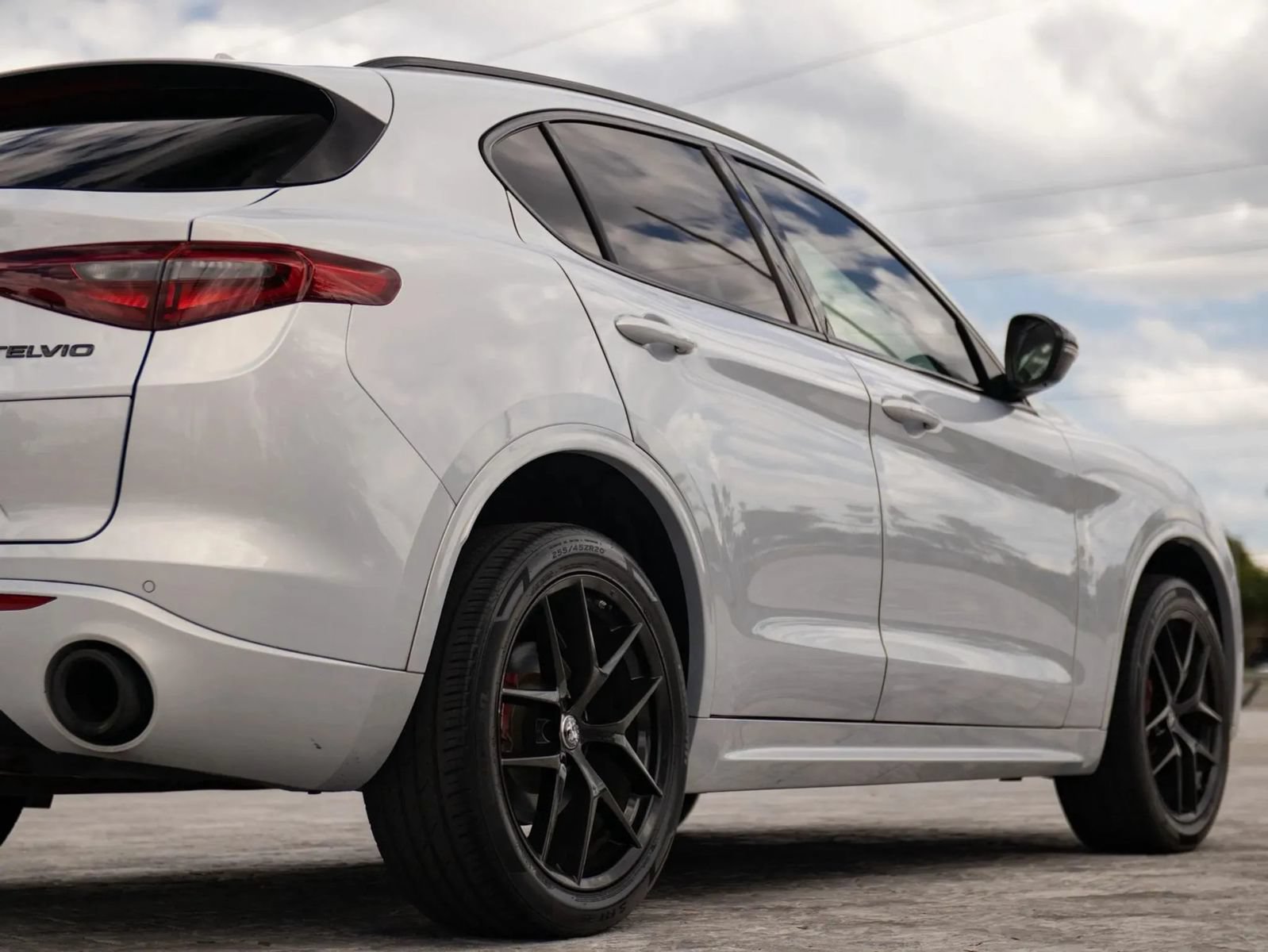 Used 2020 Alfa Romeo Stelvio Sport w/ Quick Order Package 22K Sport RWD image 14