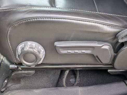 Used 2022 Jeep Wrangler Unlimited Sahara w/ Cold Weather Group image 19