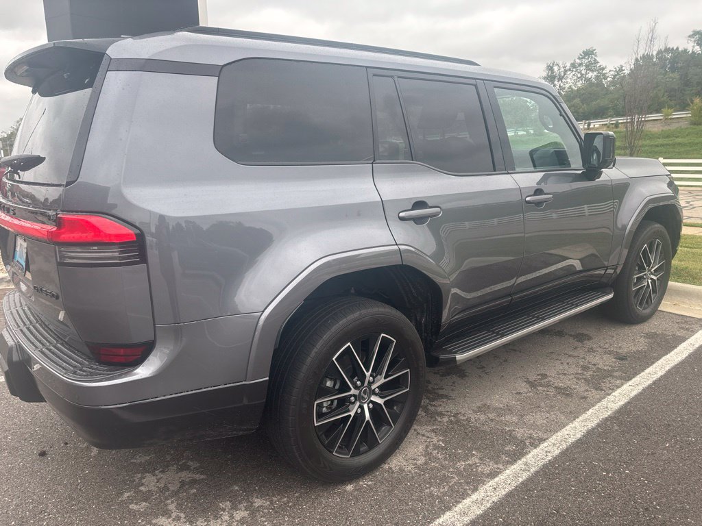 Used 2024 Lexus GX 550 w/ Accessory Package (2T) AWD/4WD image 3