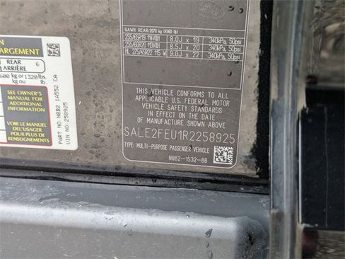 Used 2024 Land Rover Defender 130 X-Dynamic SE image 22