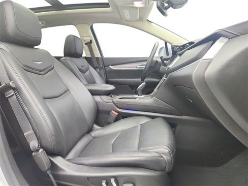 Used 2018 Cadillac XT5 Luxury w/ Driver Awareness Package image 26