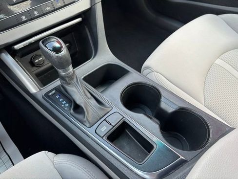Used 2017 Hyundai Sonata SE image 29