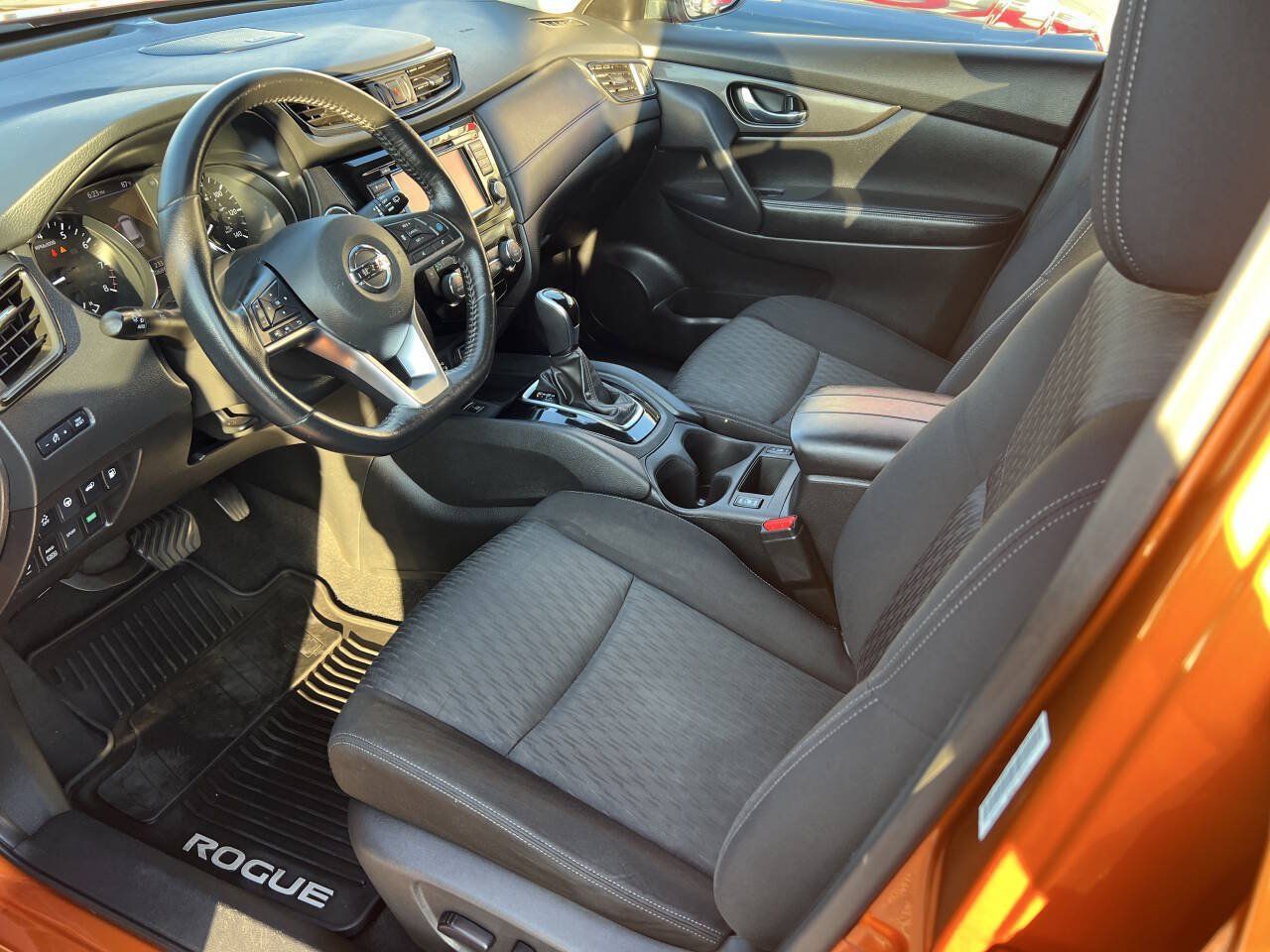 Used 2019 Nissan Rogue SV w/ Sun & Sound Touring Package AWD/4WD image 8
