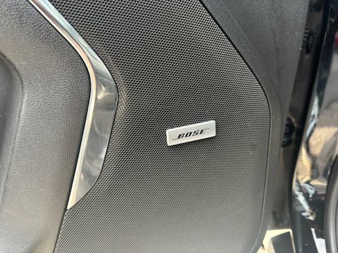 Used 2022 Chevrolet Suburban LT w/ Luxury Package image 9