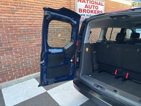 Used 2020 Ford Transit Connect XL image 40