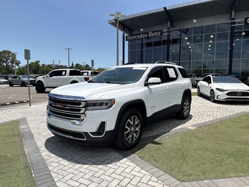 Used 2023 GMC Acadia SLT w/ Preferred Package FWD image 2