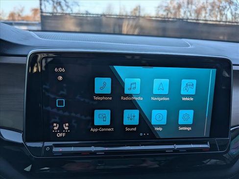 Used 2024 Volkswagen Atlas SE w/ Panoramic Sunroof Package image 39