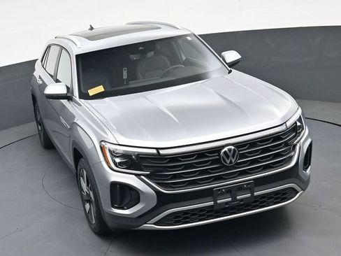 Used 2024 Volkswagen Atlas Cross Sport SE image 31