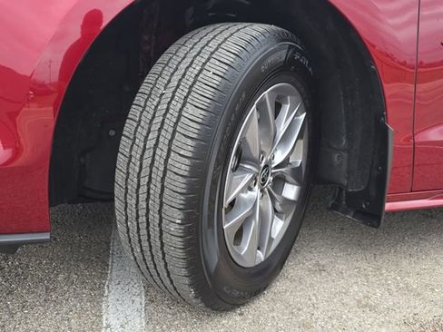 Used 2025 Toyota Sienna XLE image 34