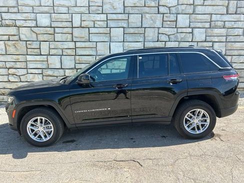 Used 2025 Jeep Grand Cherokee Laredo X w/ Luxury Tech Group I AWD/4WD image 3