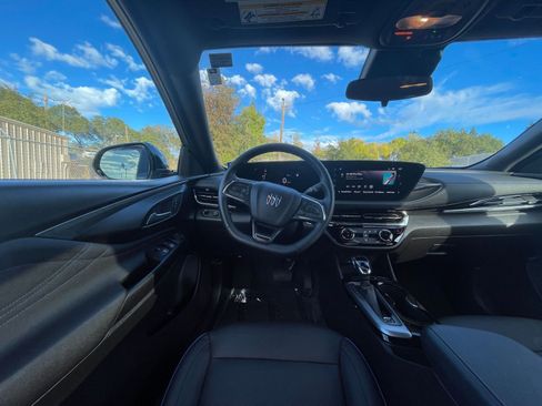 Used 2025 Buick Envista Sport Touring image 32