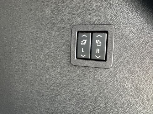 Used 2021 Buick Enclave Avenir w/ Avenir Technology Package image 7