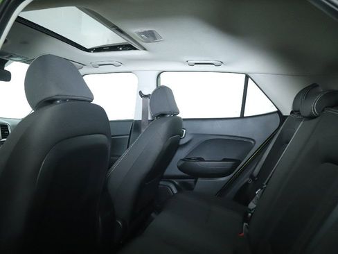 Used 2023 Hyundai Venue SEL FWD image 15