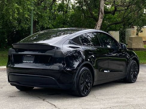Used 2023 Tesla Model Y AWD image 9