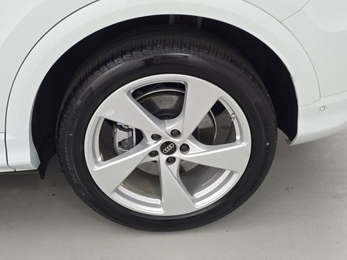 New 2025 Audi Q5 Prestige image 32