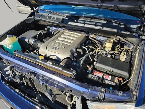 Used 2010 Toyota Tundra 4x4 CrewMax image 14