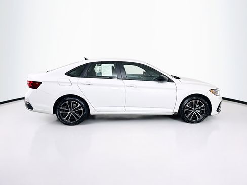 Used 2025 Volkswagen Jetta Sport image 10