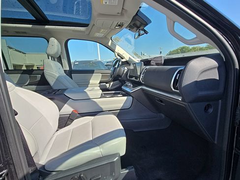 Used 2025 Ford Expedition Platinum w/ Driver's Package AWD/4WD image 47