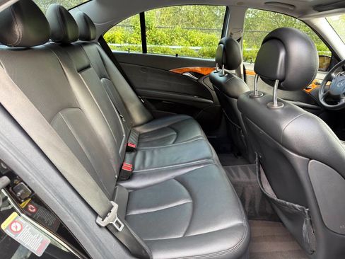 Used 2006 Mercedes-Benz E 350 Sedan image 26